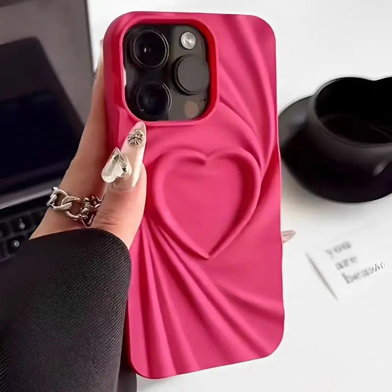 Funda de teléfono con diseño de corazón 3D, plegable y arrugado, para iPhone 13, 14, 15 Pro Max, 16 Plus, 11, 12 Pro Max, silicona mate suave y completa.