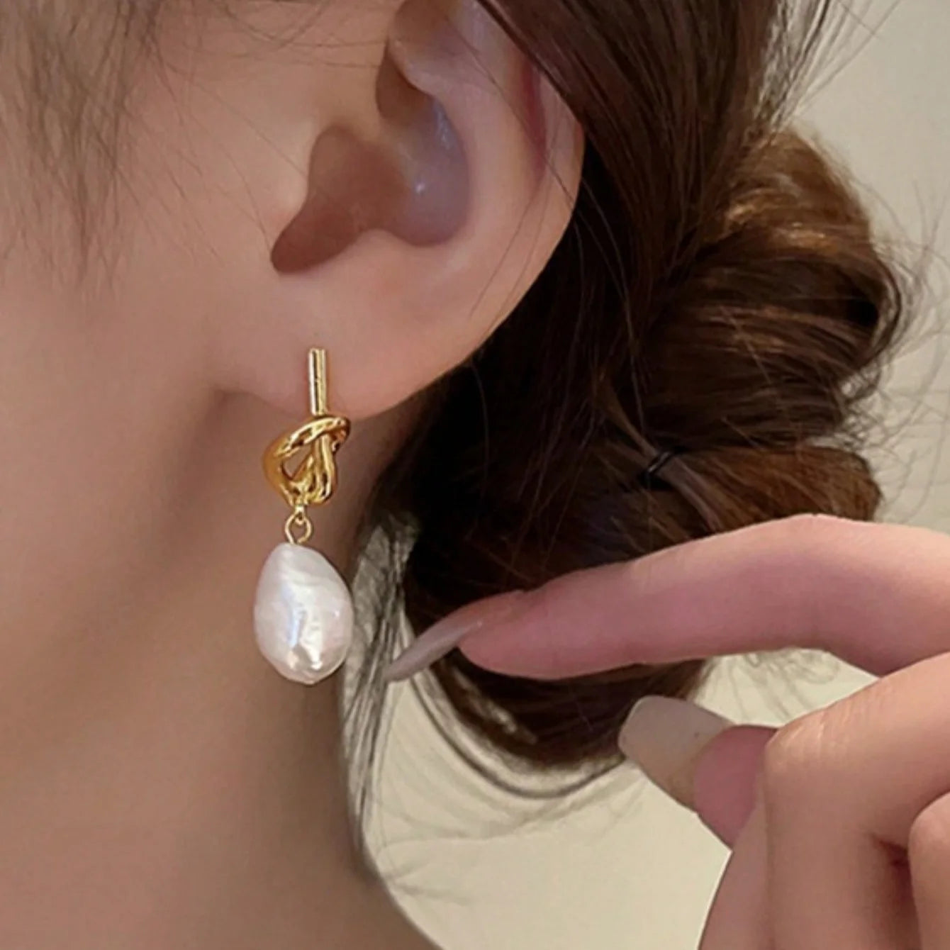 1 Pair Knotted Faux Pearl Dangle Earrings,Vintage And Elegant Knot Shaped Ear Studs Baroque Pearl Drop Earring,