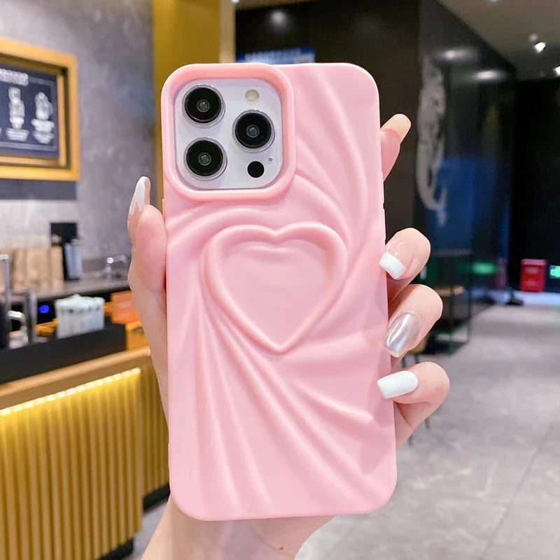 Funda de teléfono con diseño de corazón 3D, plegable y arrugado, para iPhone 13, 14, 15 Pro Max, 16 Plus, 11, 12 Pro Max, silicona mate suave y completa.