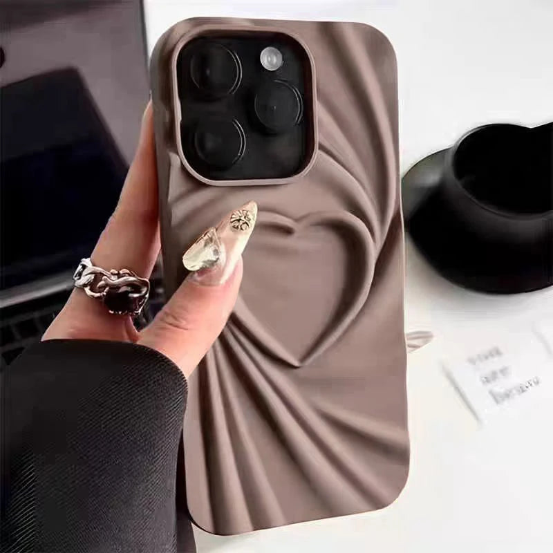 Funda de teléfono con diseño de corazón 3D, plegable y arrugado, para iPhone 13, 14, 15 Pro Max, 16 Plus, 11, 12 Pro Max, silicona mate suave y completa.