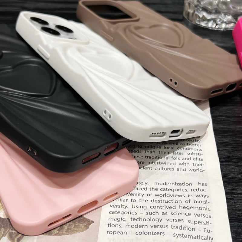 Funda de teléfono con diseño de corazón 3D, plegable y arrugado, para iPhone 13, 14, 15 Pro Max, 16 Plus, 11, 12 Pro Max, silicona mate suave y completa.