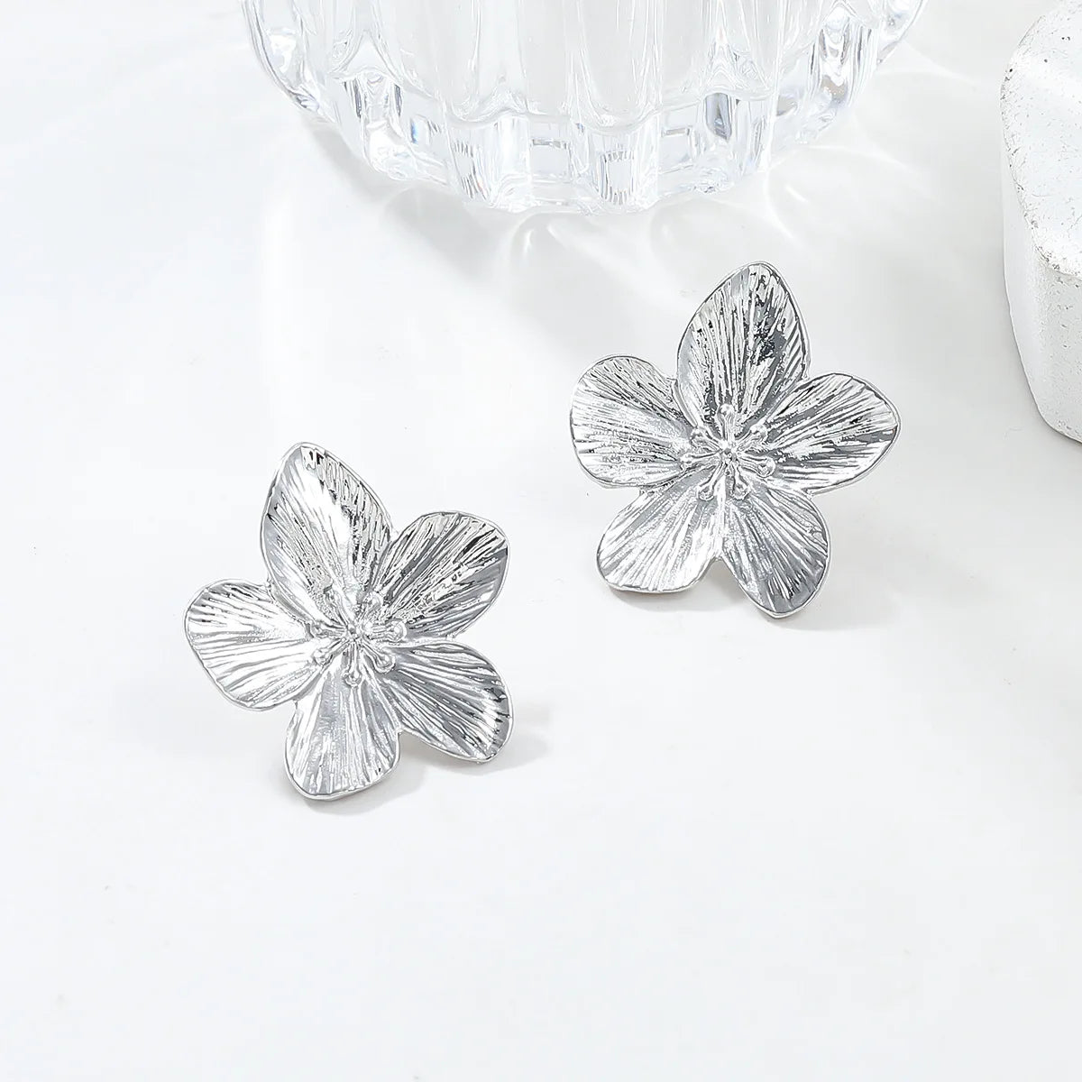 2 pendientes de flores de acero inoxidable a la moda para mujer, ideales para viajes al aire libre, carnaval, fiestas, festivales, regalos.